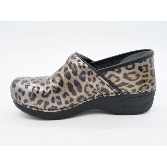 Dansko XP Clogs Womens 8 Leopard Print Patent Leather Slip On Professional Shoes - Picture 5 of 13